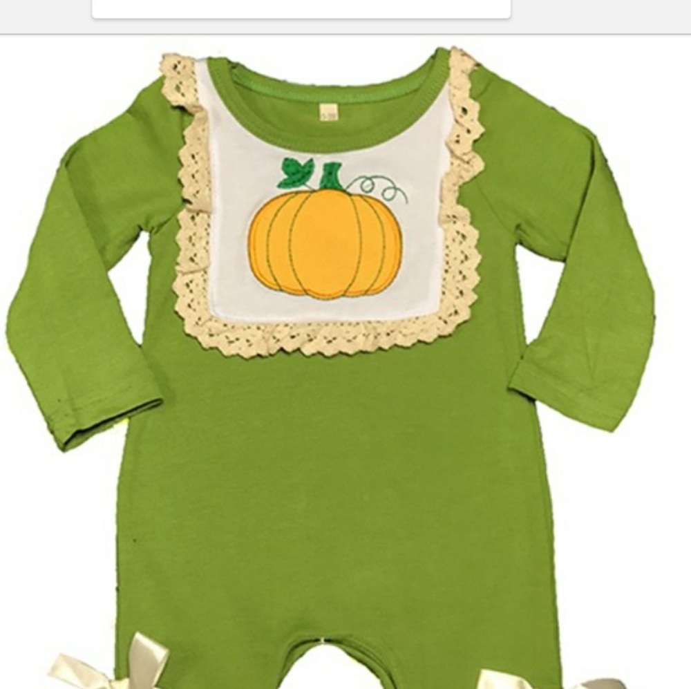 NIB romper Applique